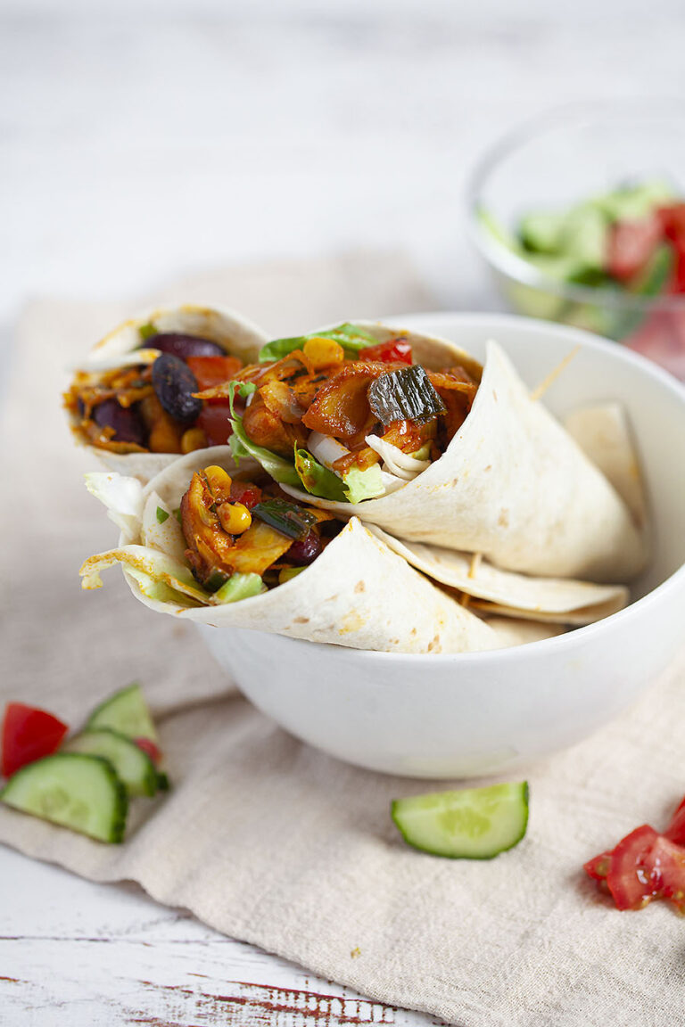 Wraps gevuld met Mexicaans gekruide kip en Mexicaanse roerbakgroente